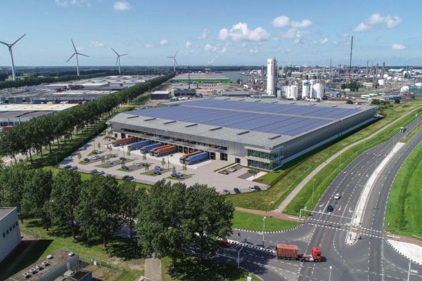 Intelligentie in elke lichtstraal: Het centraal lichtmanagement systeem van Ysmart in de BINK Smartlog faciliteiten, ontworpen voor energie-efficiëntie en optimaal gebruikersgemak.